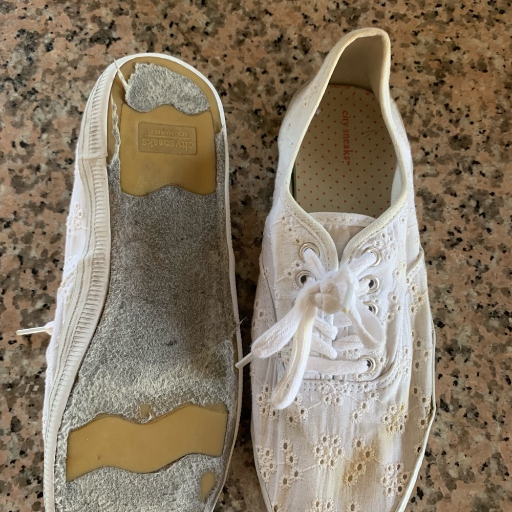 White Shoes - Picture 4 of 6